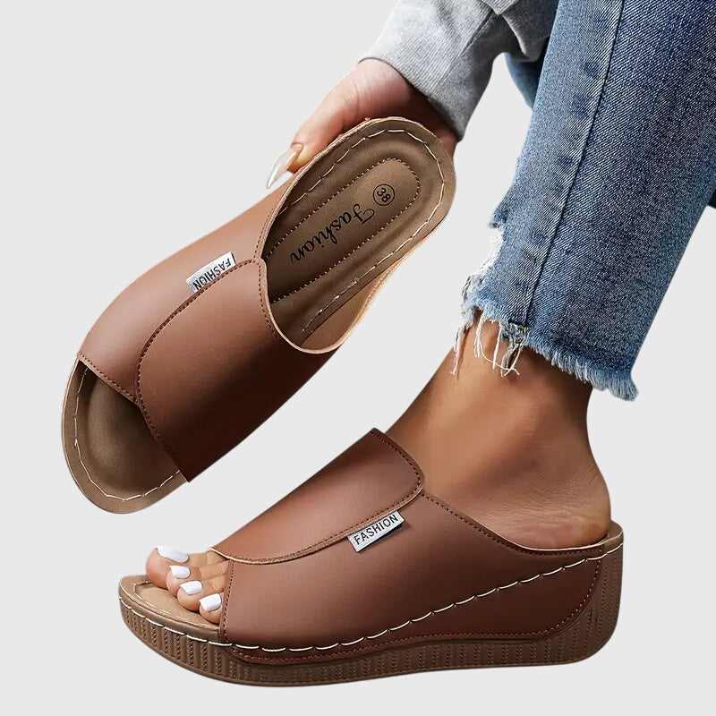 Bríd | Classic Comfort Walking Sandals