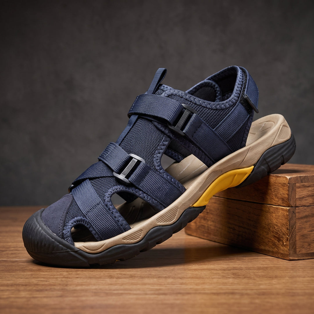 CLOSED TOE HIKING SANDALS