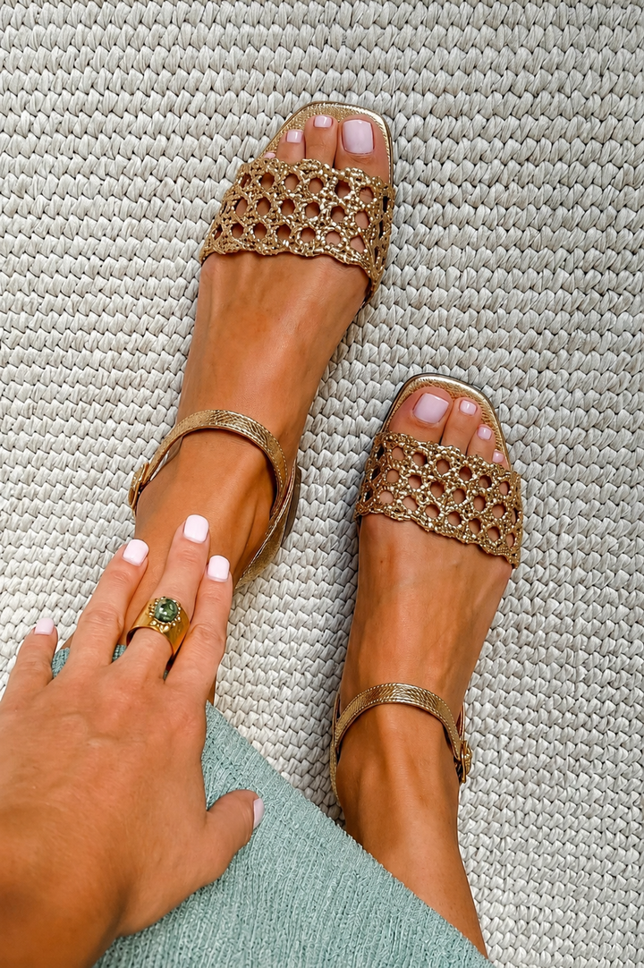 Olalla | Flat Square-Toe Sandals