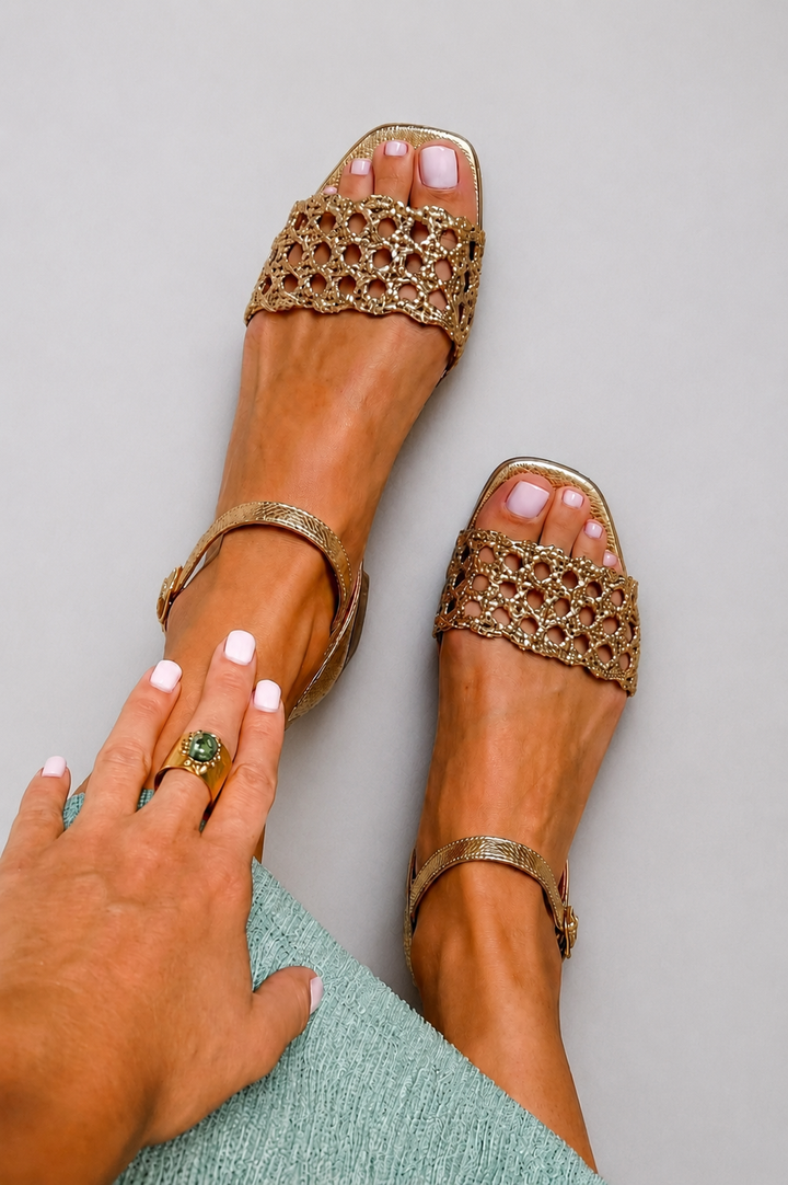 Olalla | Flat Square-Toe Sandals