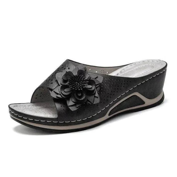 Soft orthopedic sandals with arch support