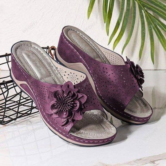 Soft orthopedic sandals with arch support